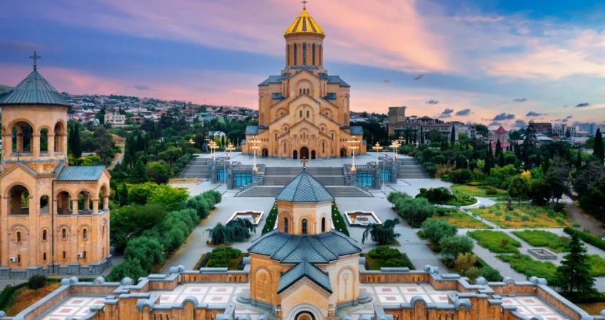İzmir`den Vizesiz Uçakla Kars Tiflis Batum Turu